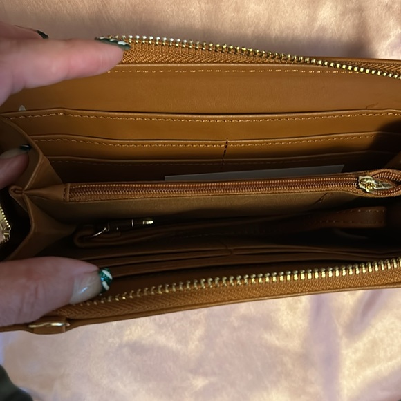 New with tags Kylima RFID crossbody purse - Picture 4 of 4